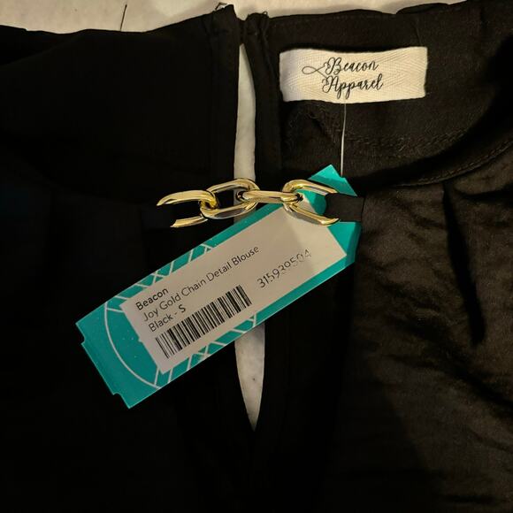 Beacon Apparel Stitch Fix NWT Joy Gold Chain Detail Black Top Shirt Size S - Picture 5 of 7